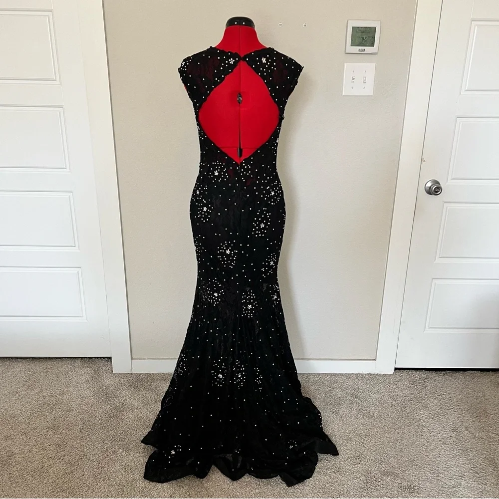 Camille La Vie Black Mermaid Jeweled/Sequin Floral Lace Formal Gown US 8 😍 - Picture 2 of 16